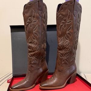 Isnom Elegant Dark Brown Embroidered Vegan Leather Women's Boots